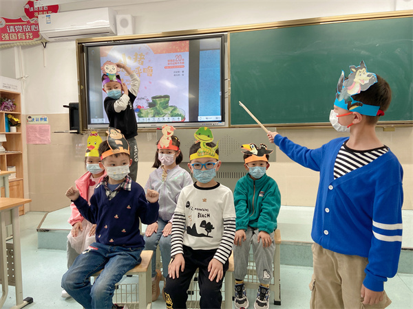 光荣的升旗手——一（18）班许晏铭