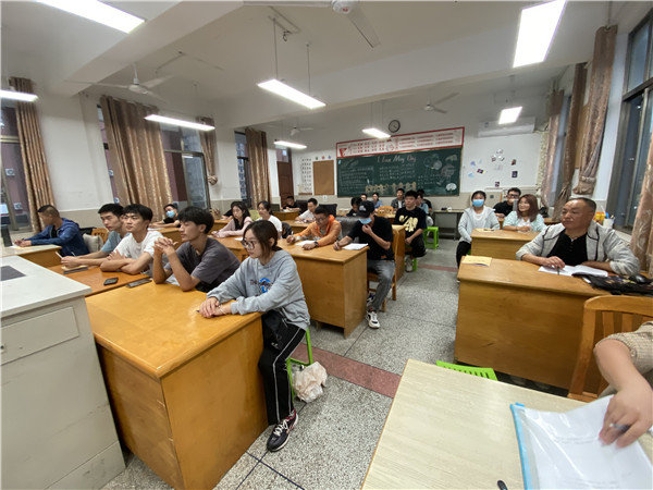 凝心聚力，携手同行