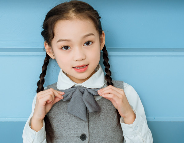 ​光荣的升旗手：一（6）班朱若兮