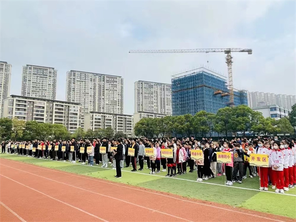 喜报！实小娃再次蝉联市田径运动会团体总分第一！