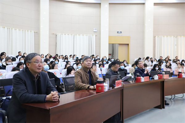 专题研讨促提升  且行且思共芬芳