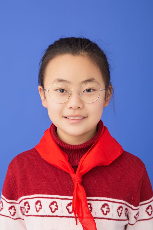 光荣的升旗手：四(12)中队常钰其