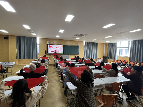 ​心系红领巾 做好引路人