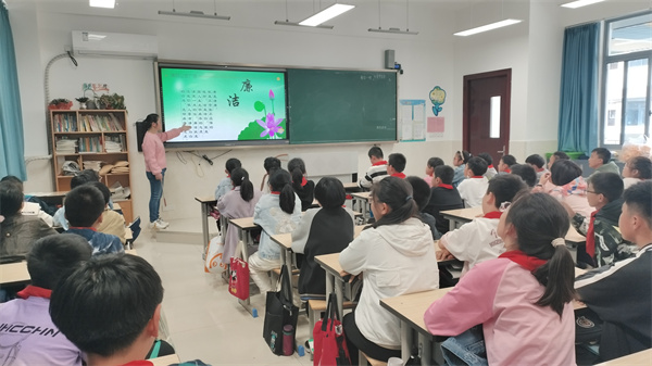 “清”风润童心    “廉”洁伴成长