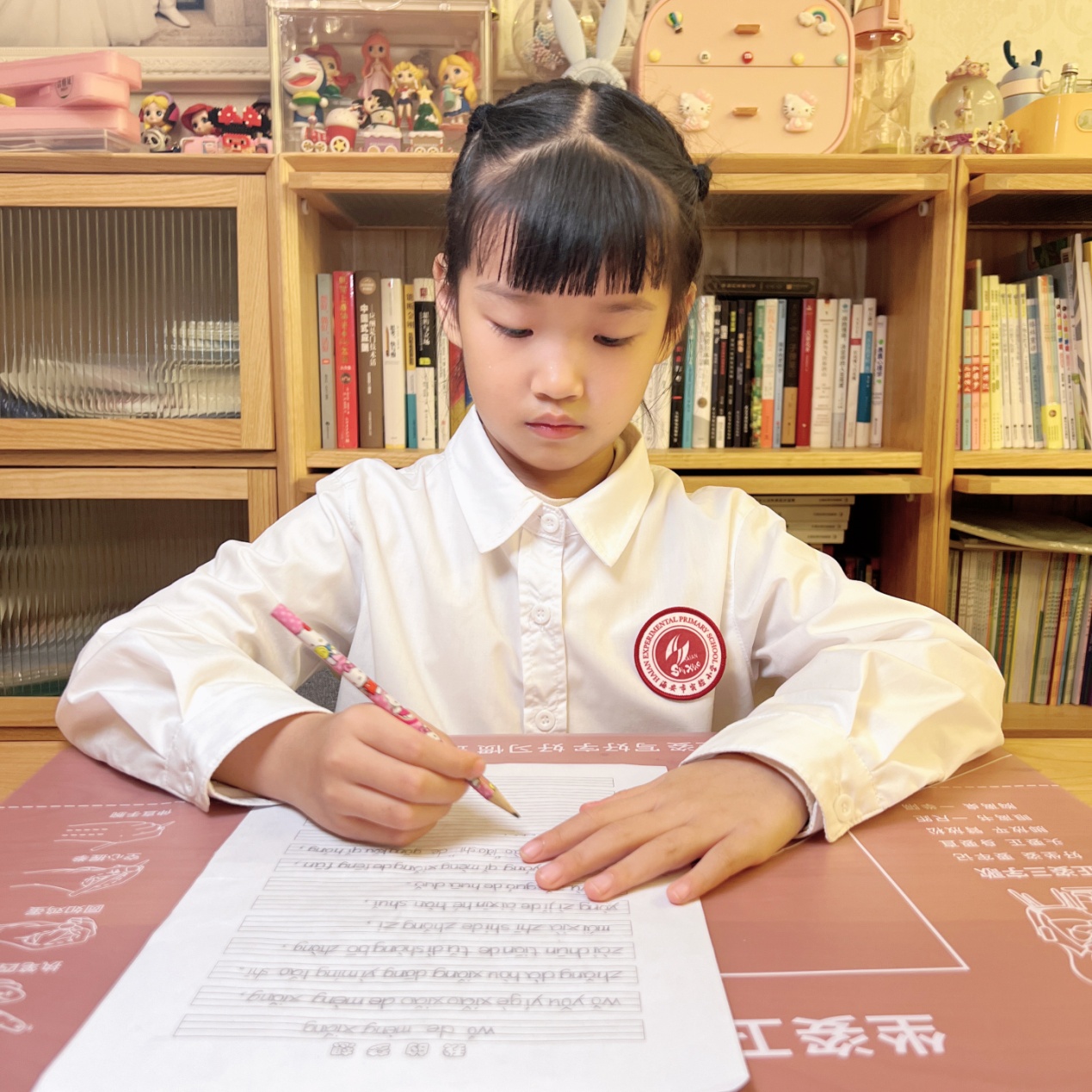 光荣的升旗手：一（16）预备中队朱许诺