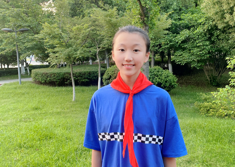 光荣的升旗手：五(4)中队吴宛彧