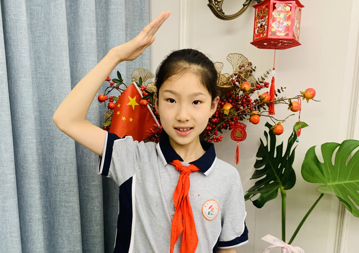 光荣的升旗手：三(9)中队冯靖然