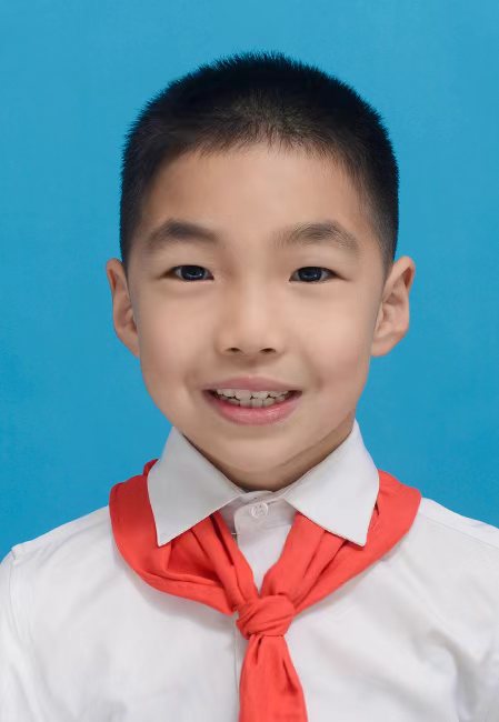 光荣的升旗手——四(7)中队苏彦天