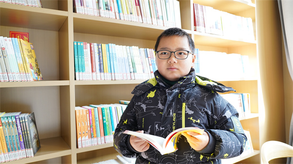 光荣的升旗手：四（1）中队周钰昊