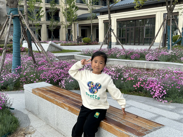 光荣的升旗手：一（2）班张煜晗