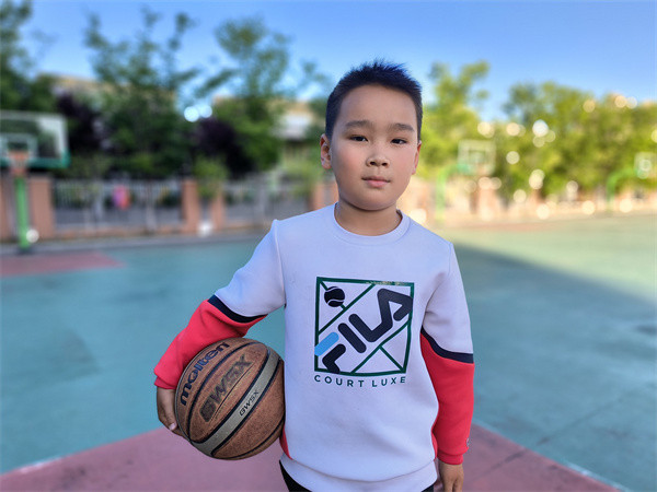 光荣的升旗手——一（23）班陆辰玮