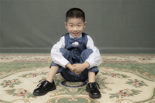 光荣的升旗手——一（25）中队姜子麟