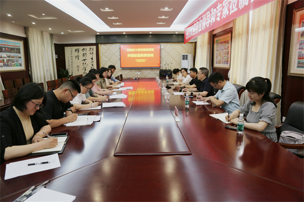 “开题”明思路，“研路”绽芳华