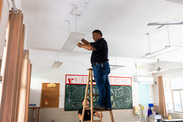 “睛”彩未来，从“小”守护