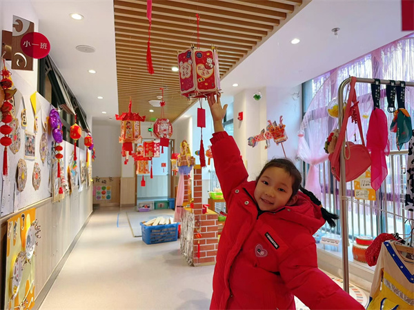 光荣的升旗手：一（4）班顾宁伊