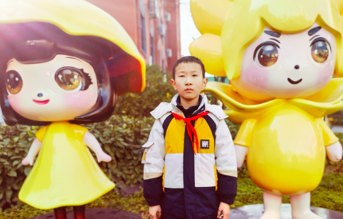 光荣的升旗手——二（8）中队蔡馥泽