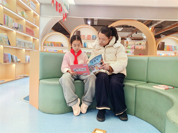 元宵佳节乐融融  童心巧手绘团圆