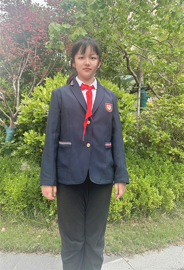 光荣的升旗手——五（2）中队史佳鑫