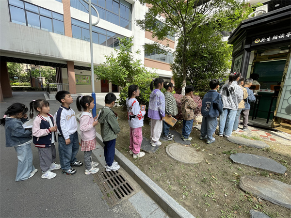 童声琅琅，共赴书香之旅