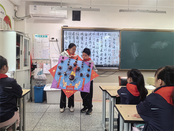 ​板鹞舞课堂  非遗润童心