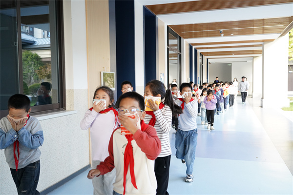 筑牢防火墙 安全护童行