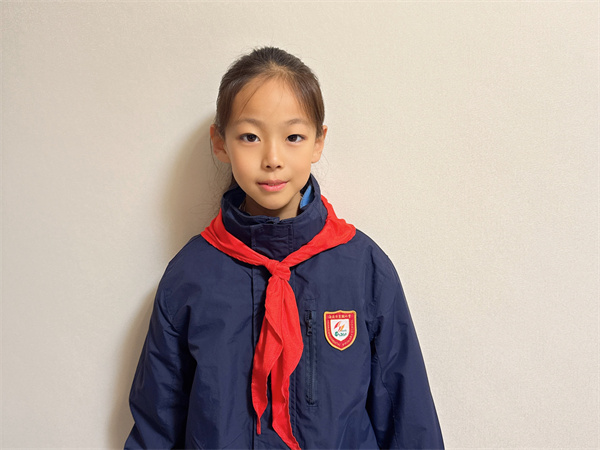 光荣的升旗手——二（2）中队蔡雨桐