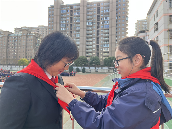 法治护航成长 宪法照亮童心