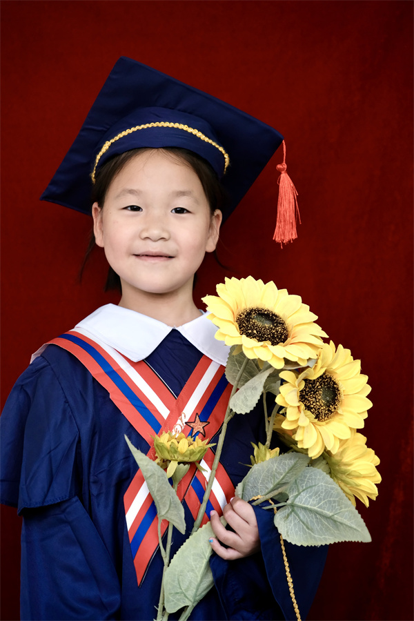 光荣的升旗手：一（13）班郜钰涵