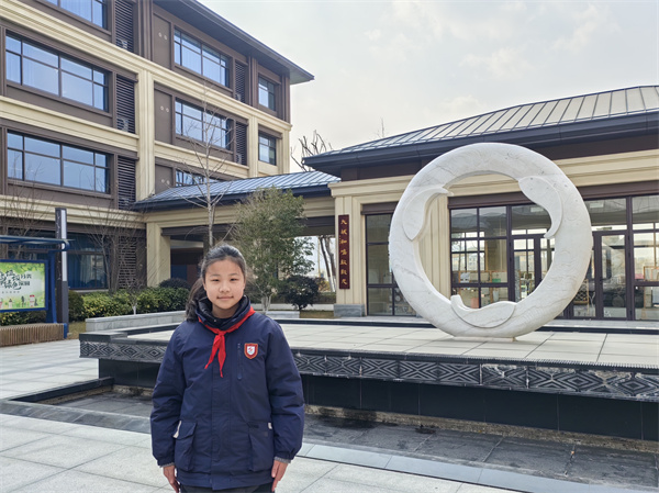 光荣的升旗手——六（1）中队杨今墨